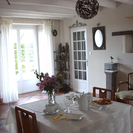 ベッド・アンド・ブレックファスト Les Roulottes De La Brauderie Brissarthe