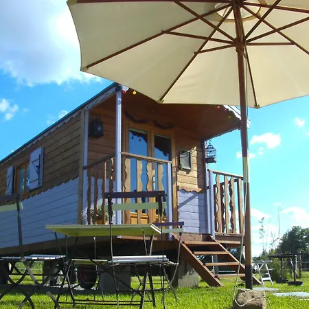 ベッド・アンド・ブレックファスト Les Roulottes De La Brauderie Brissarthe