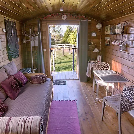 Les Roulottes De La Brauderie 3* Brissarthe