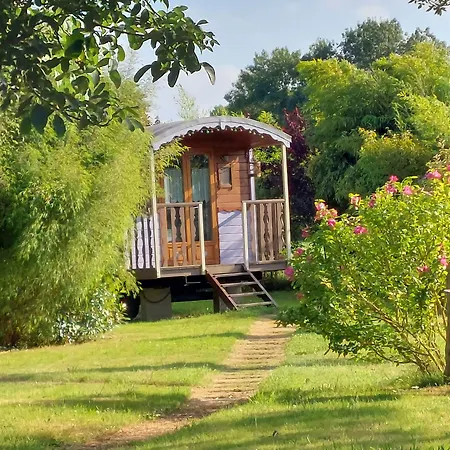 Panzió Les Roulottes De La Brauderie Brissarthe