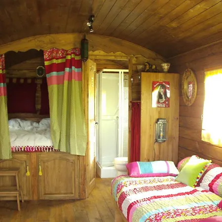 Les Roulottes De La Brauderie ベッド・アンド・ブレックファスト 3*