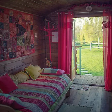 Les Roulottes De La Brauderie Brissarthe