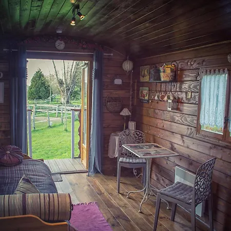 לינה וארוחת בוקר Les Roulottes De La Brauderie